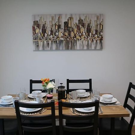 Elegant Room In Stylish House Milton Keynes Exterior foto