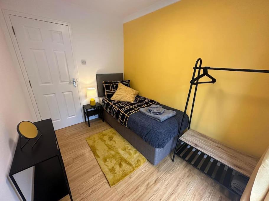 Elegant Room In Stylish House Milton Keynes Exterior foto